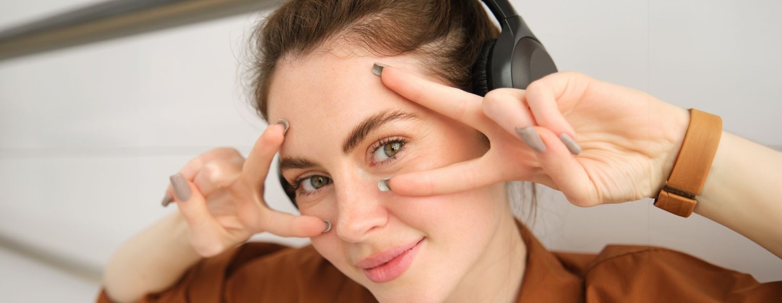 From Subtle to Striking: Exploring Popular Coloured Contact Lens Shades