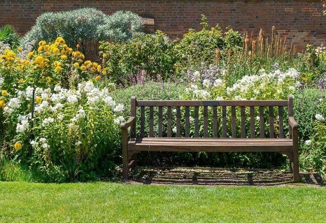 How to Make Your Garden Look Better After Dark